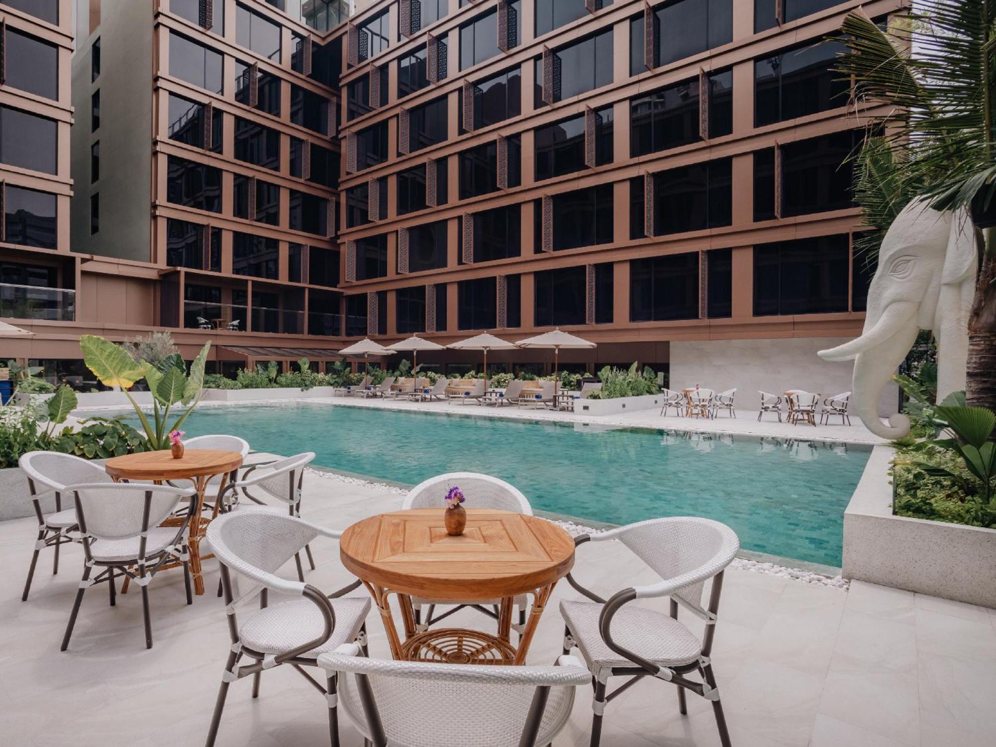 Nysa Hotel Bangkok Sukhumvit 11 المظهر الخارجي الصورة The swimming pool at the hotel