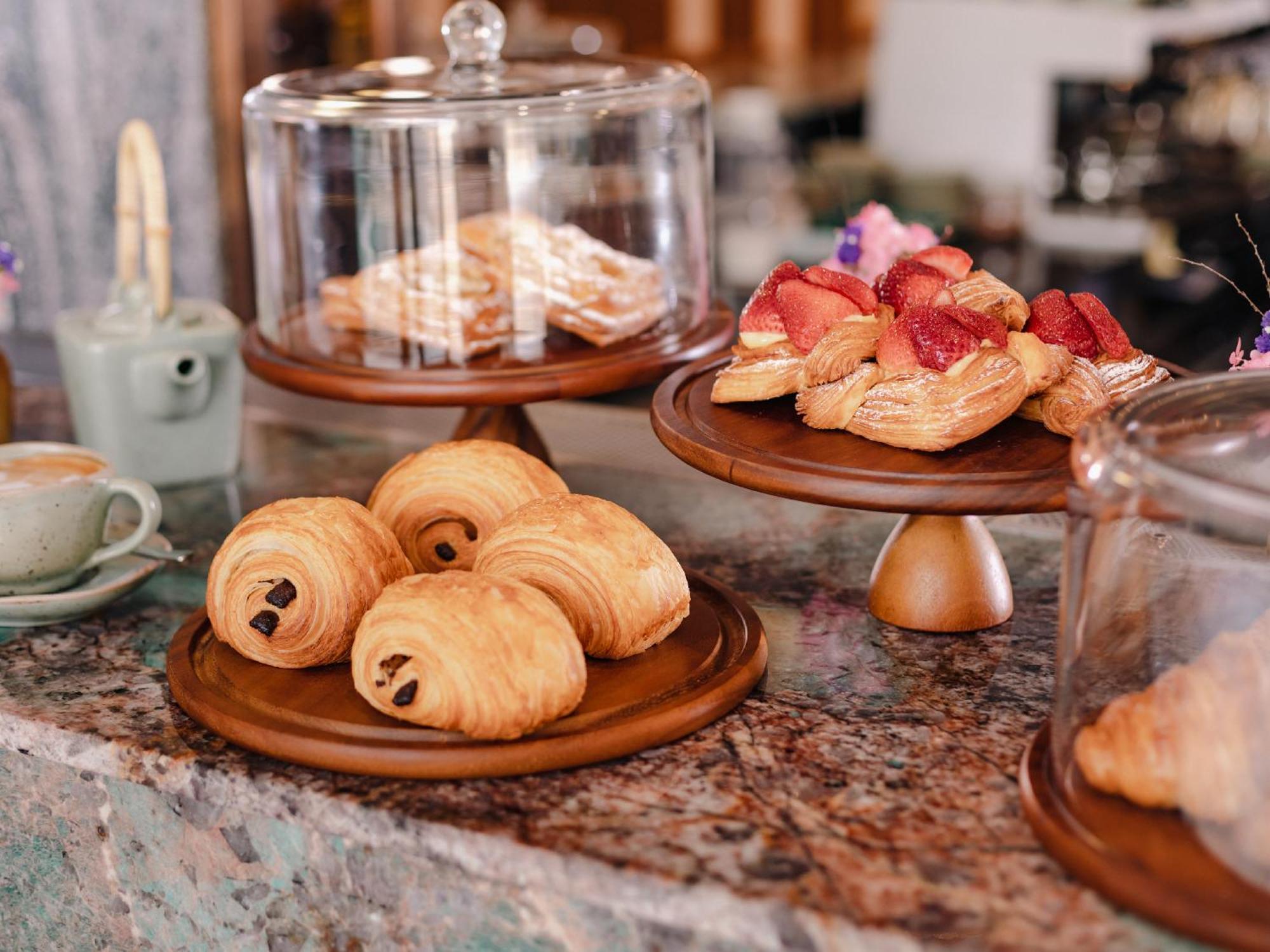 Nysa Hotel Bangkok Sukhumvit 11 المظهر الخارجي الصورة Pastries at a café