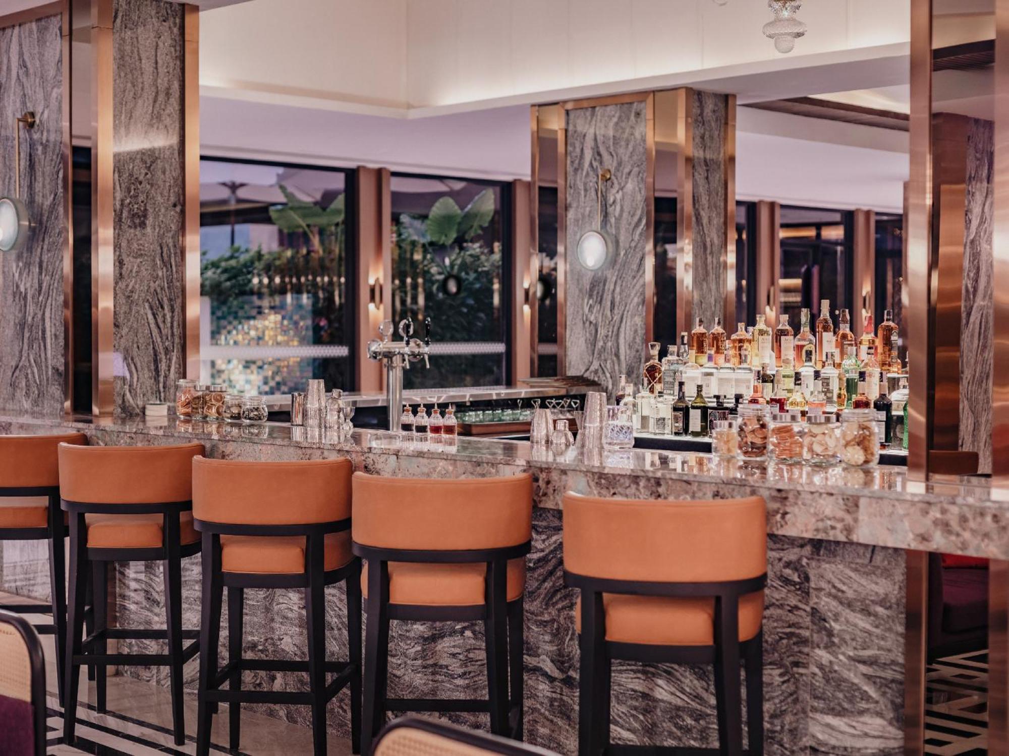 Nysa Hotel Bangkok Sukhumvit 11 المظهر الخارجي الصورة The bar at the 1919