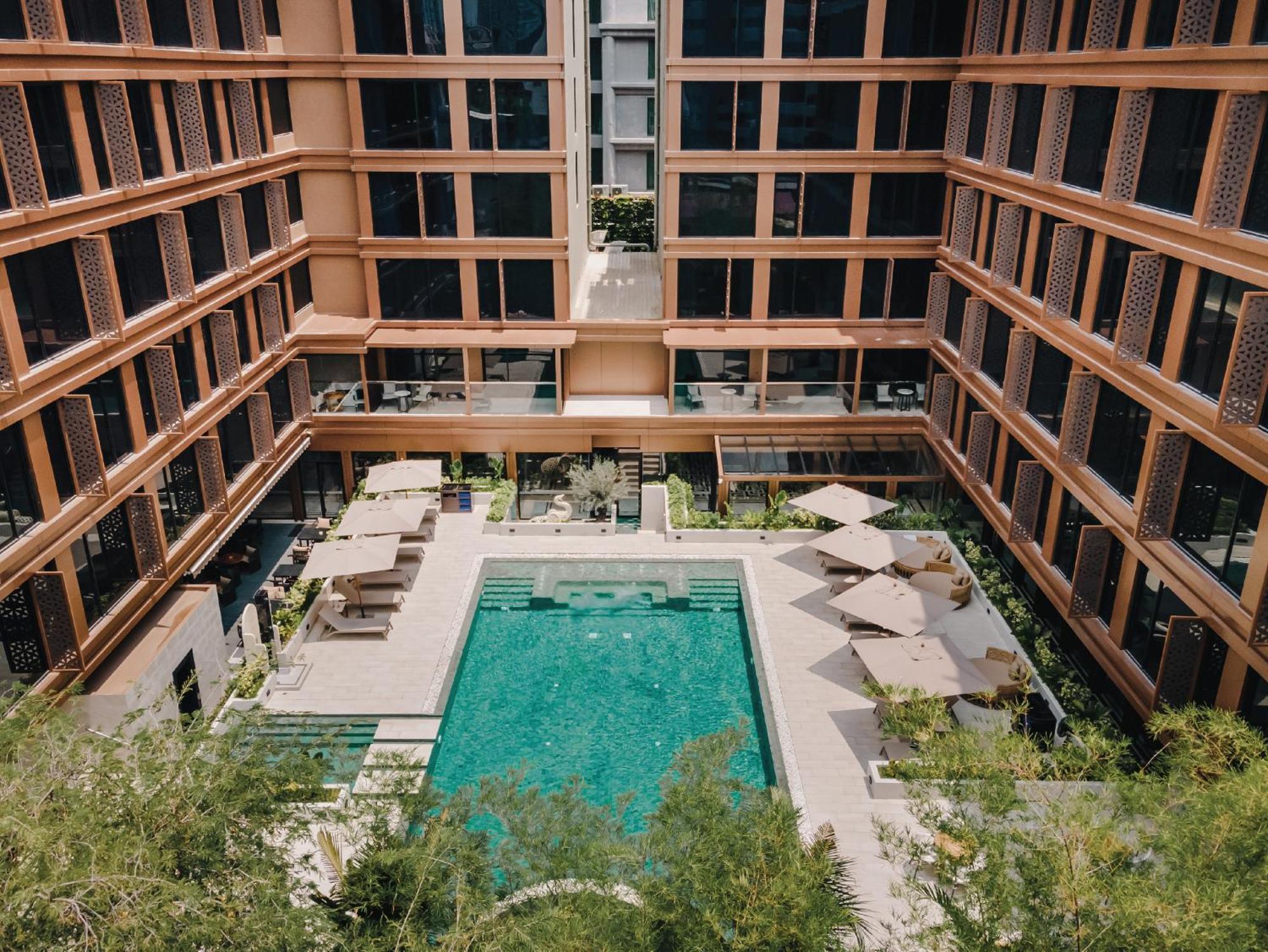 Nysa Hotel Bangkok Sukhumvit 11 المظهر الخارجي الصورة The hotel's courtyard
