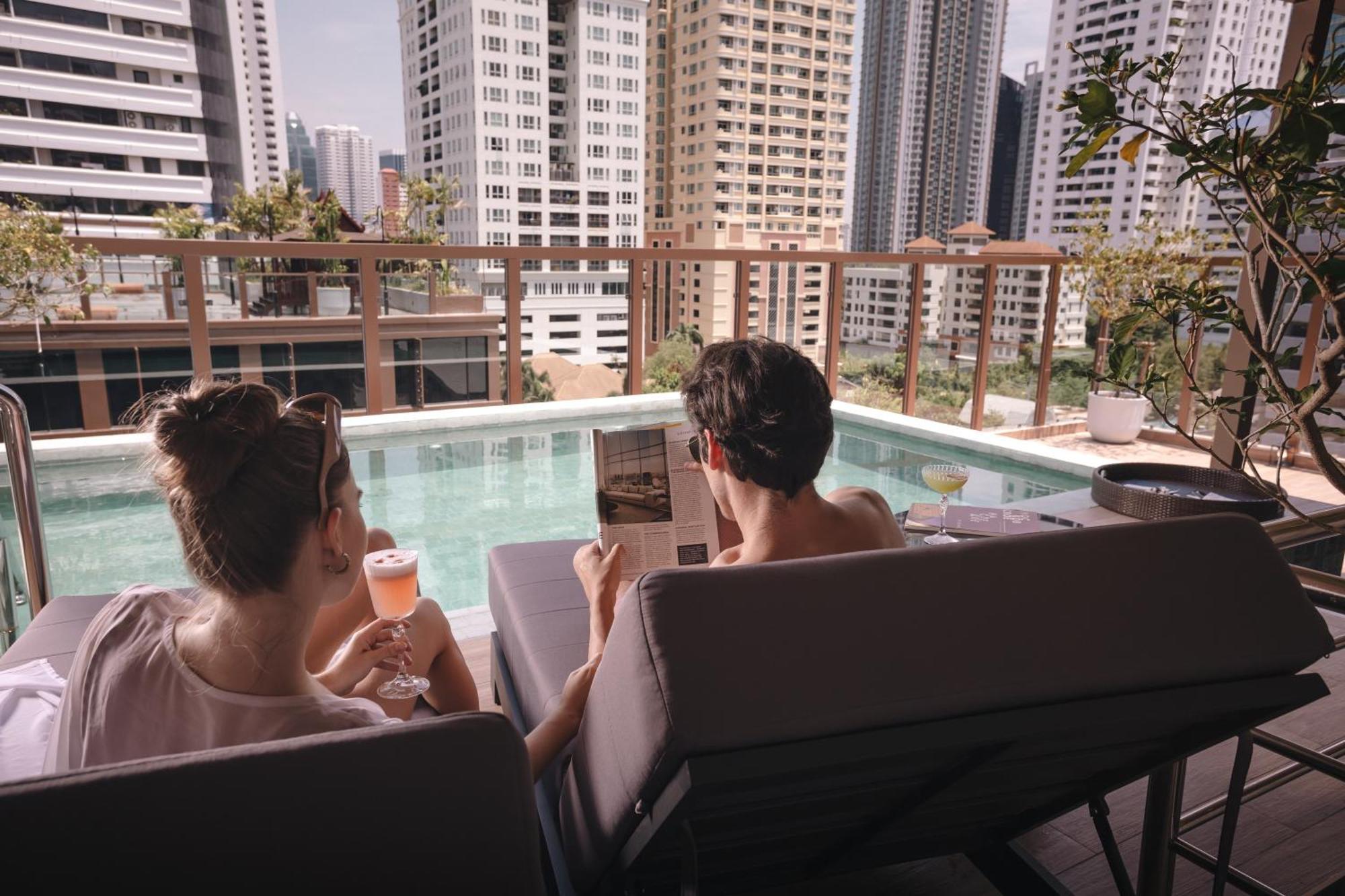 Nysa Hotel Bangkok Sukhumvit 11 المظهر الخارجي الصورة The rooftop pool at the hotel